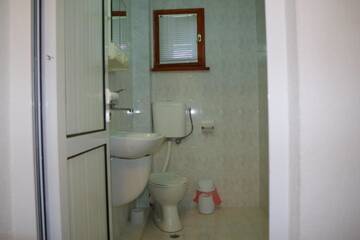 Фото номера Двухместный номер с 2 отдельными кроватями и балконом Отель Family Hotel Diana г. Lyaskovo 3
