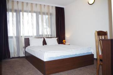 Фото номера Двухместный номер с 1 кроватью и балконом Отель Family Hotel Diana г. Lyaskovo 2