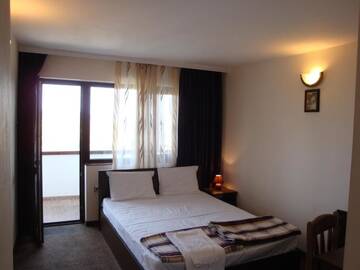 Фото номера Двухместный номер с 1 кроватью и балконом Отель Family Hotel Diana г. Lyaskovo 3