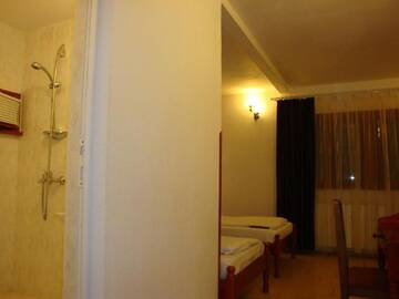 Фото номера Двухместный номер с 2 отдельными кроватями и балконом Отель Family Hotel Diana г. Lyaskovo 6