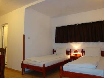 Фото номера Двухместный номер с 2 отдельными кроватями Отель Family Hotel Diana г. Lyaskovo 5