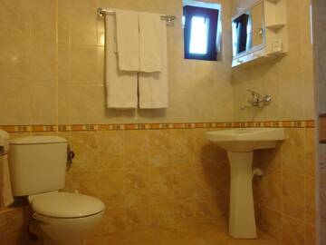 Фото номера Трехместный номер Отель Family Hotel Diana г. Lyaskovo 5