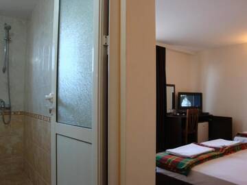 Фото номера Трехместный номер Отель Family Hotel Diana г. Lyaskovo 2