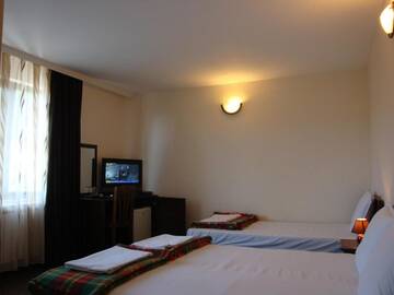Фото номера Трехместный номер Отель Family Hotel Diana г. Lyaskovo 3