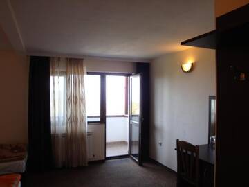 Фото номера Трехместный номер с балконом Отель Family Hotel Diana г. Lyaskovo 2